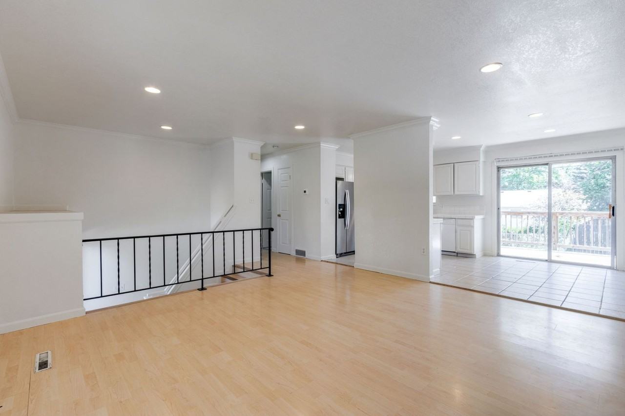 1312 Ash Dr - Photo 4 of 25