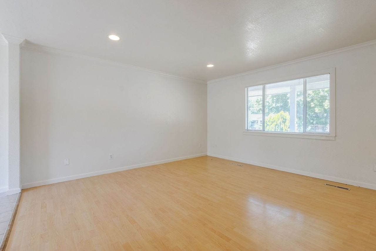 1312 Ash Dr - Photo 6 of 25