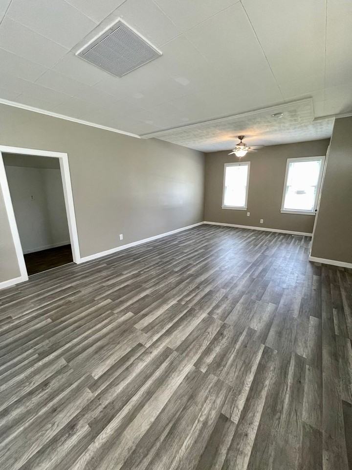2126 N 15th St - Photo 4 of 15