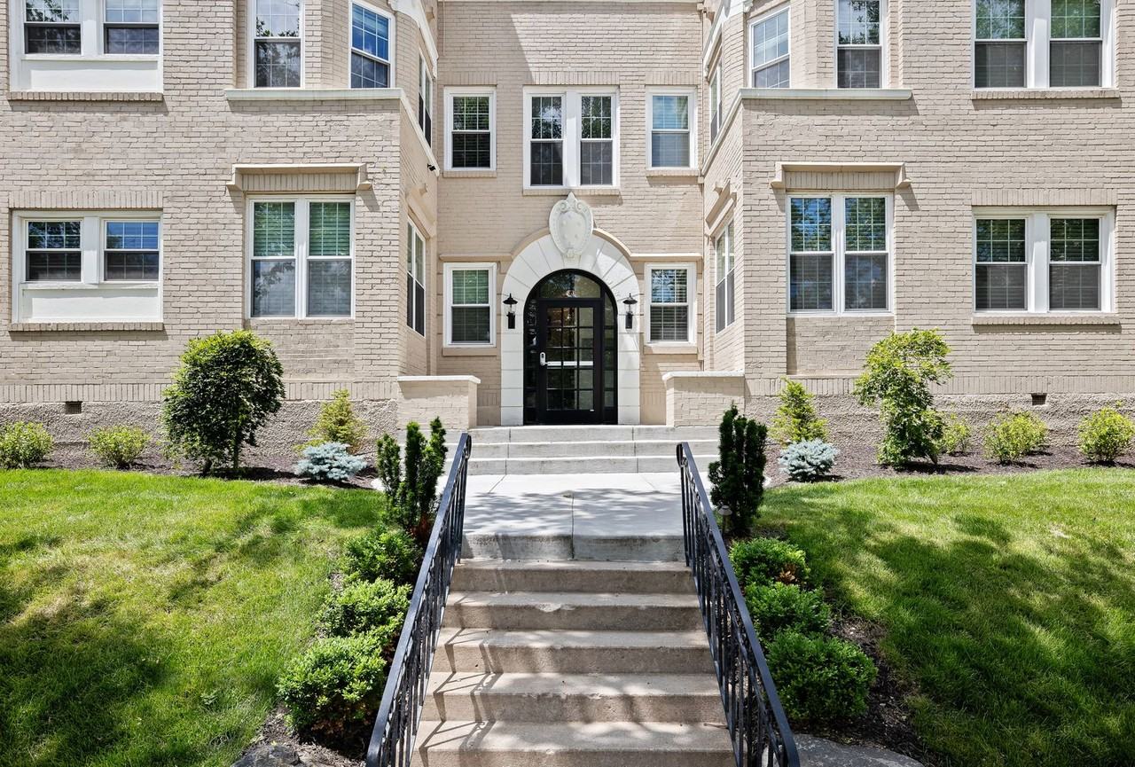 920 Ward Parkway - Photo 3 of 44