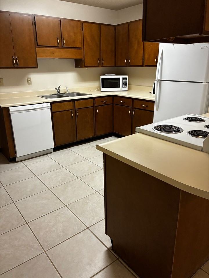 124 Alder Ave Se - Photo 3 of 13