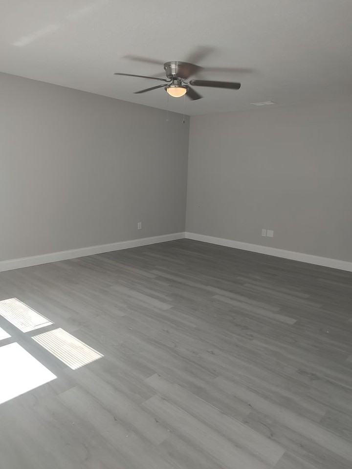 8313 N 10th St - Photo 2 of 20