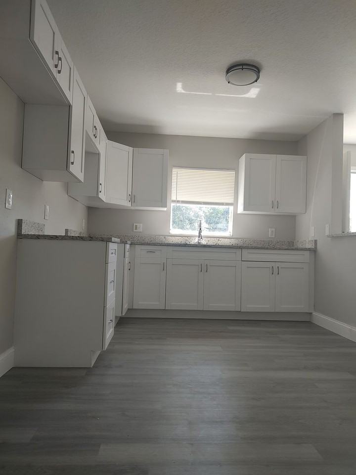 8313 N 10th St - Photo 4 of 20