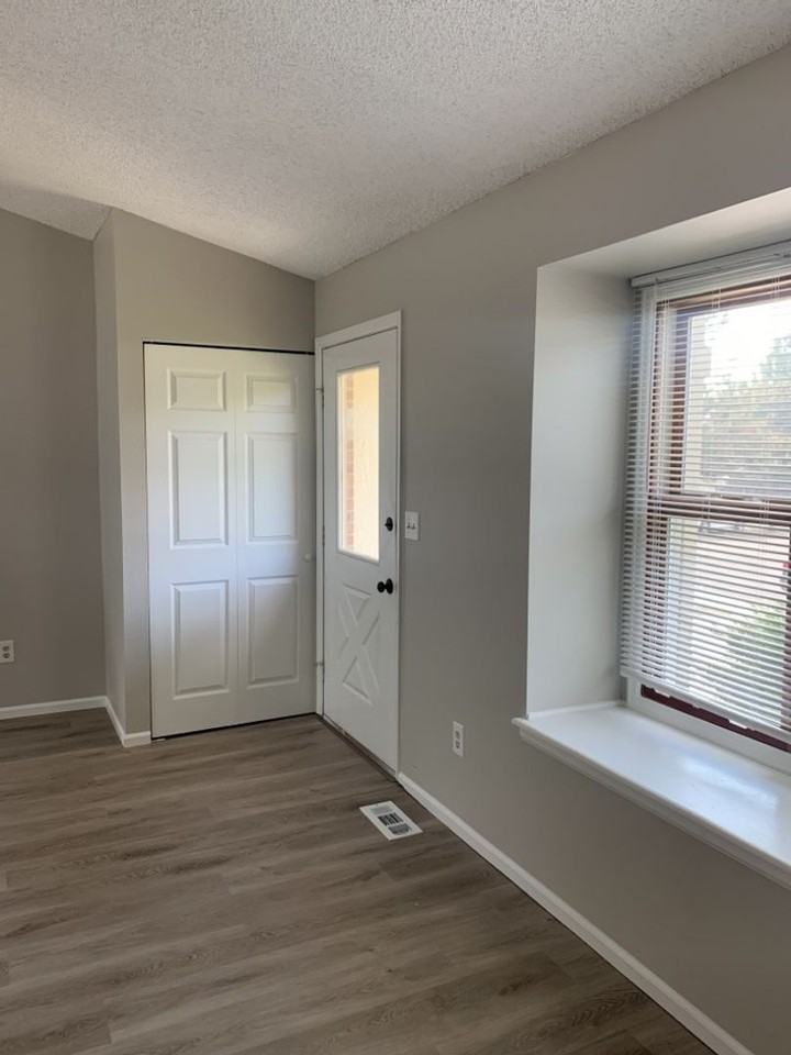 4136 Snow Ridge Cir - Photo 3 of 37