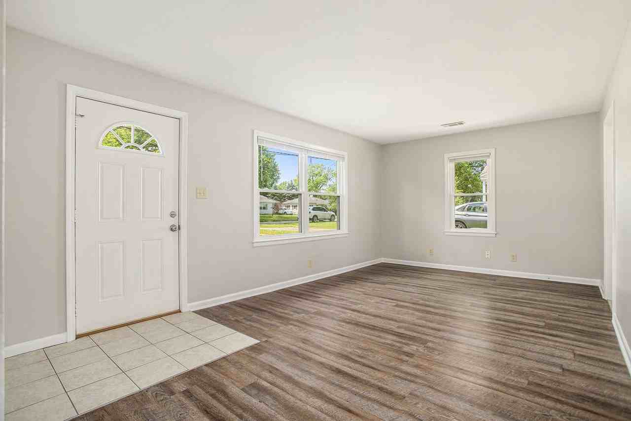 704 Clearview St - Photo 4 of 17