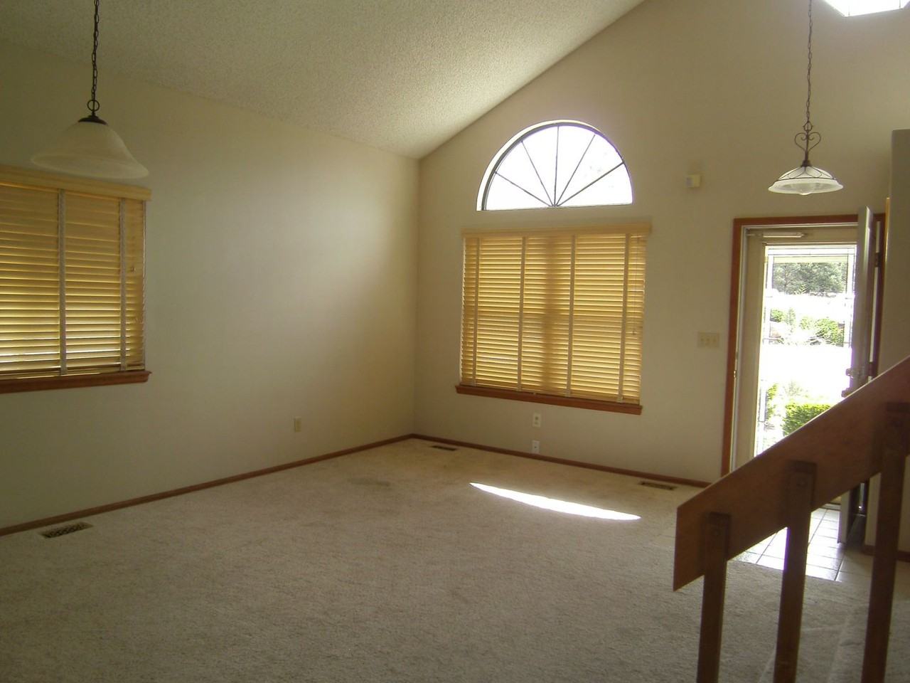 525 Sinton Ave - Photo 2 of 20