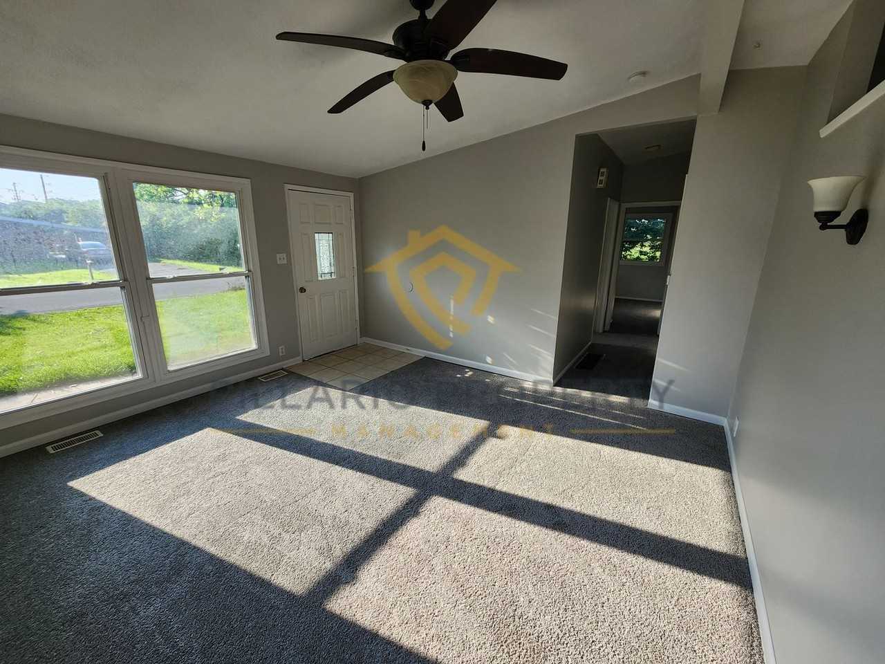 1604 Elmhurst Drive - Photo 5 of 16