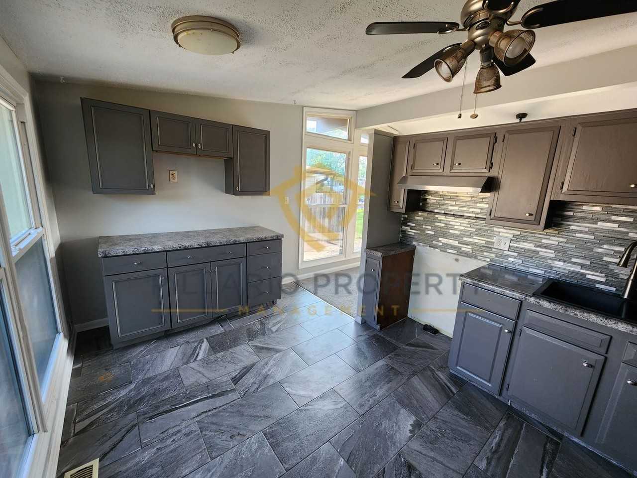 1604 Elmhurst Drive - Photo 6 of 16