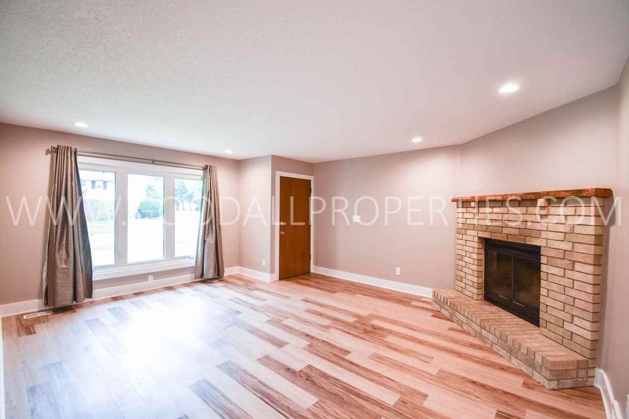 1313 Nw 92nd St - Photo 2 of 16