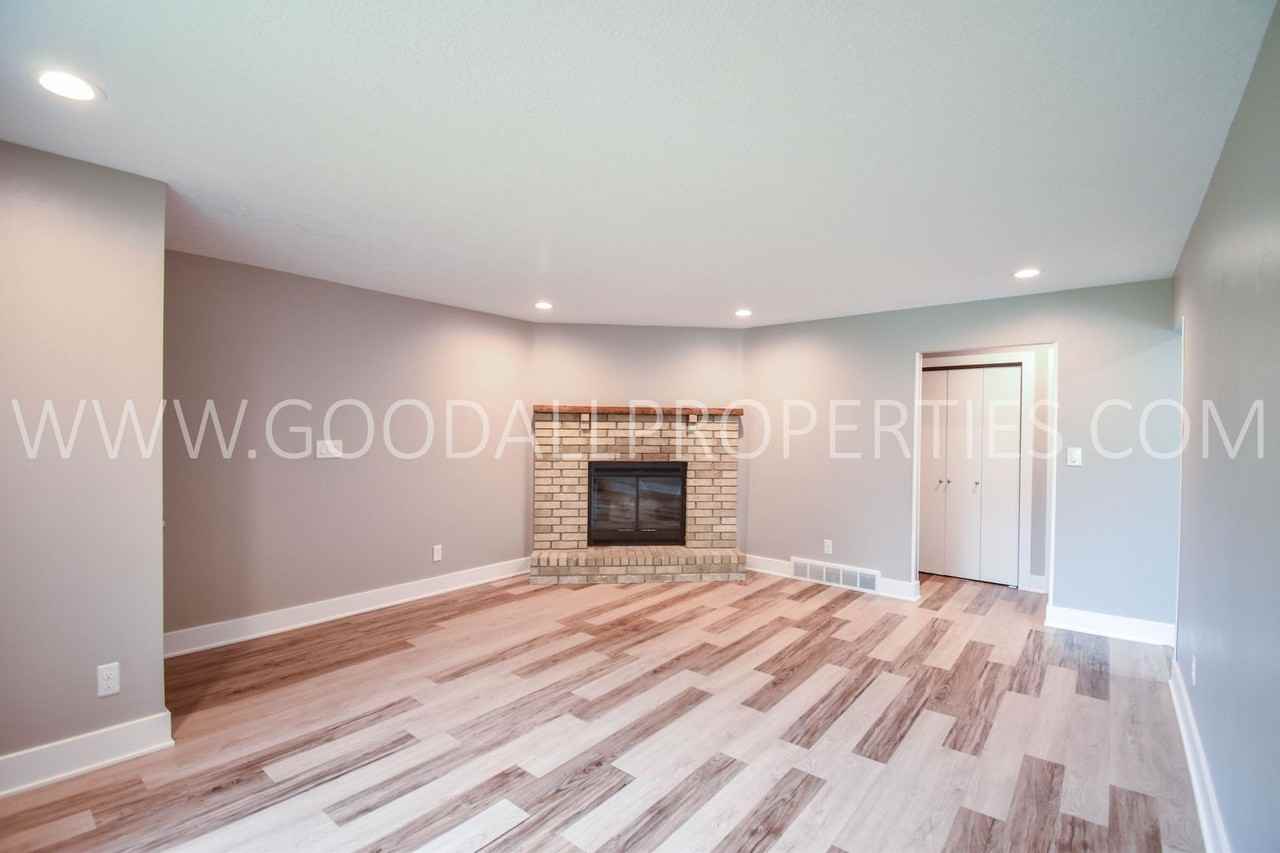 1313 Nw 92nd St - Photo 5 of 16