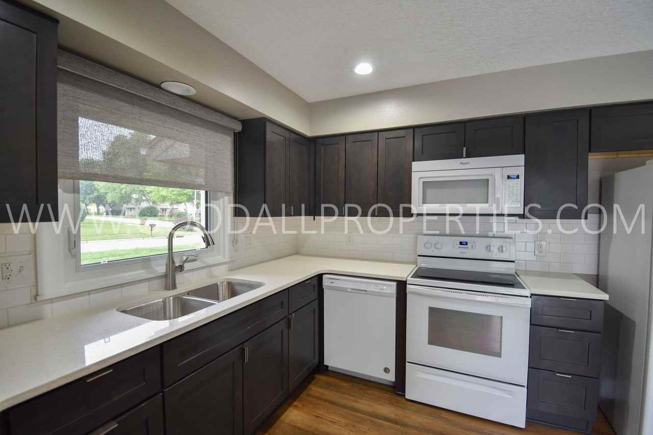 1313 Nw 92nd St - Photo 7 of 16