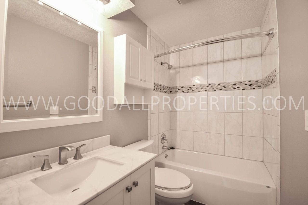 1313 Nw 92nd St - Photo 6 of 16