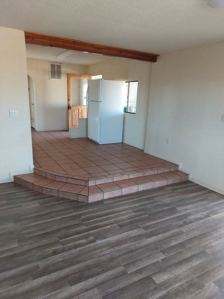 1300 Henry St - Photo 3 of 10