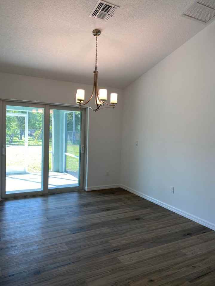 1743 Se Gaskins Cir - Photo 3 of 12