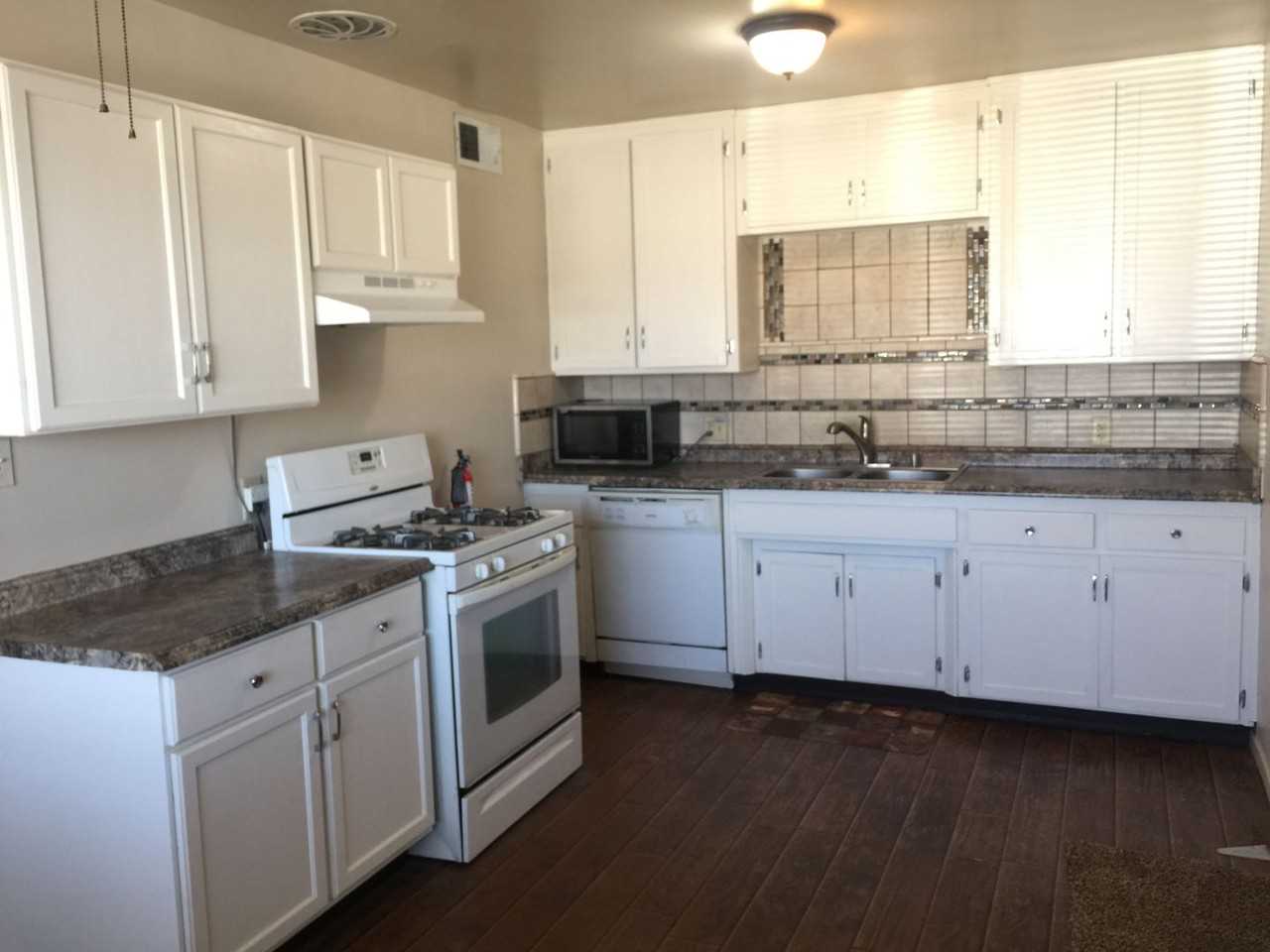 202 Spruce St - Photo 2 of 9