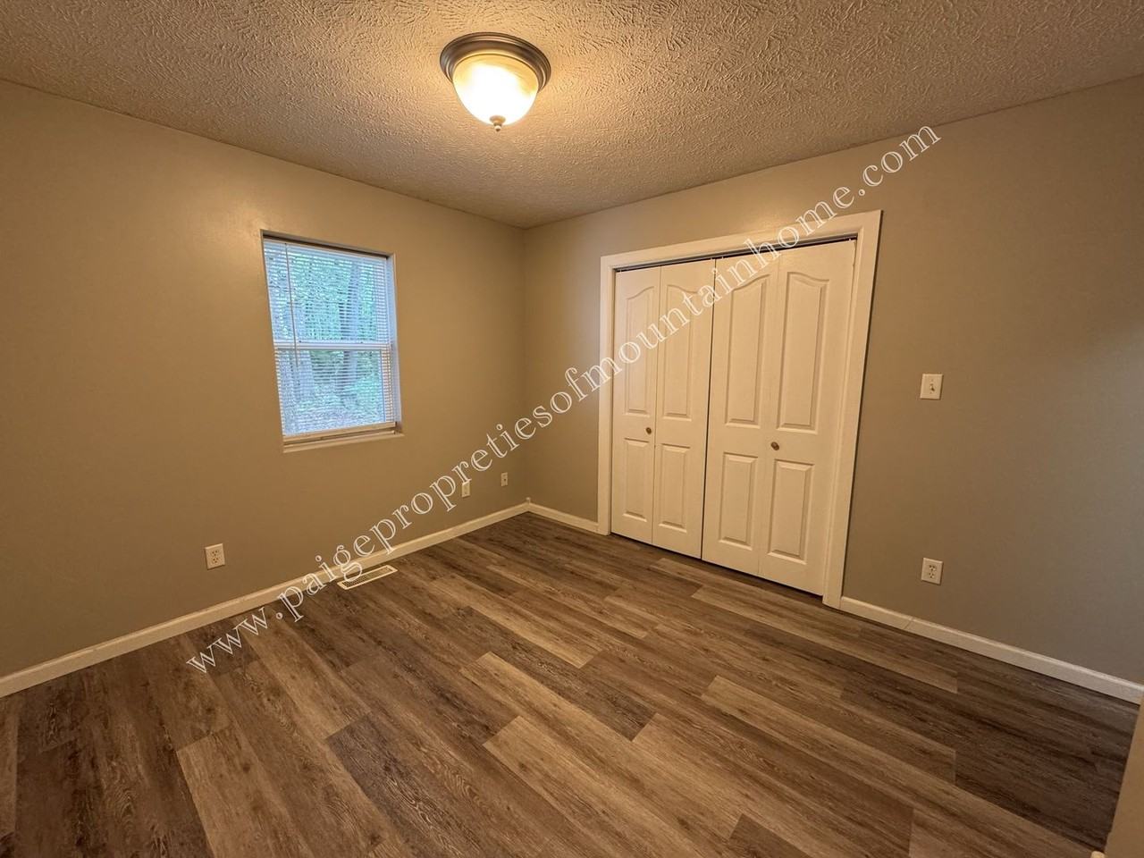 500 Locust Ave - Photo 3 of 13