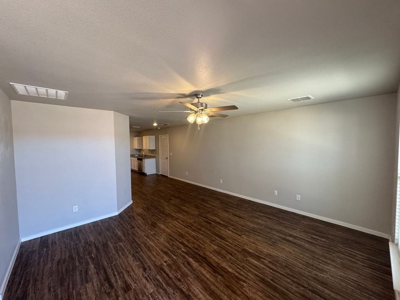 3401 Tiffin Ave - Photo 4 of 26