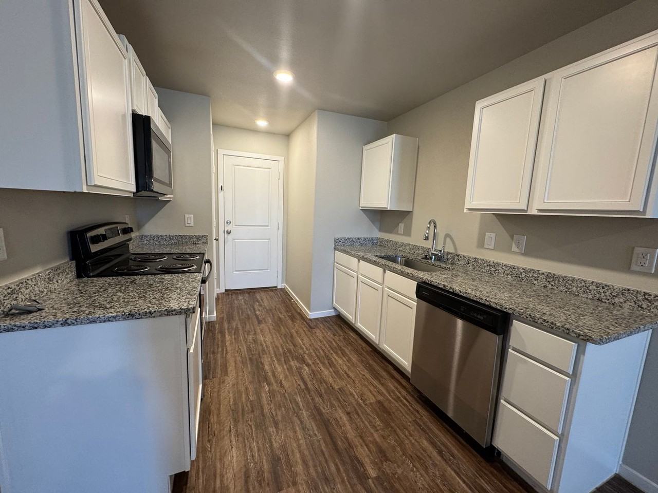 3401 Tiffin Ave - Photo 7 of 26