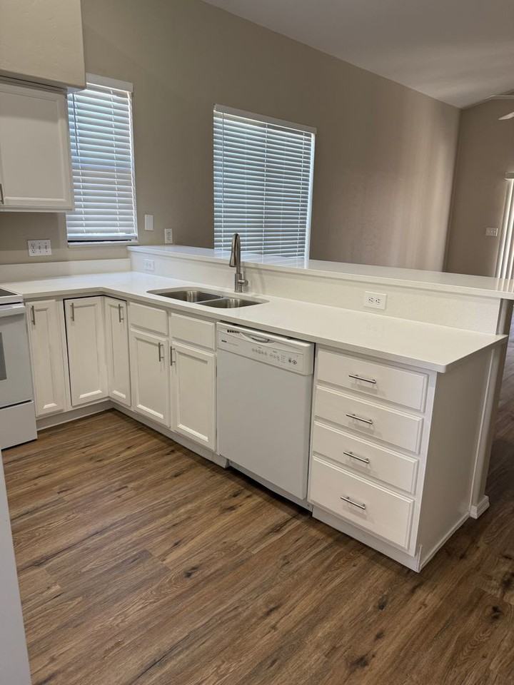 10320 N Possum Run Ln - Photo 2 of 25