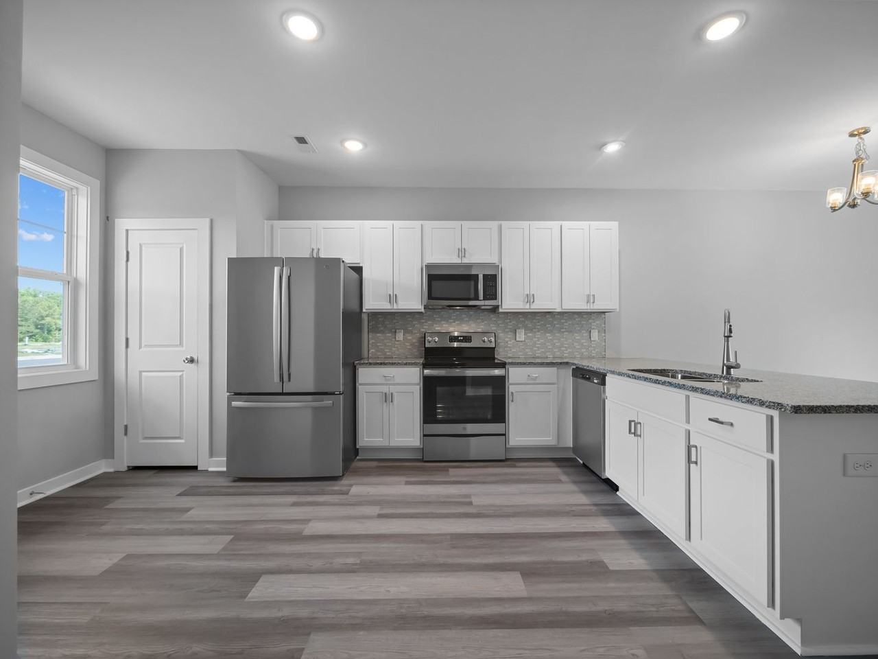 302 Starfish Ln - Photo 2 of 32