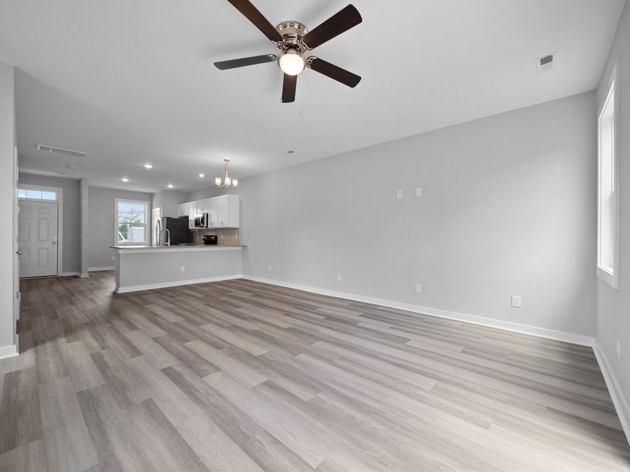 302 Starfish Ln - Photo 5 of 32