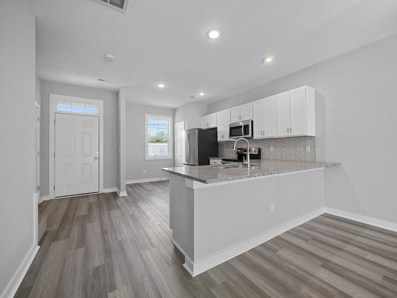 302 Starfish Ln - Photo 6 of 32