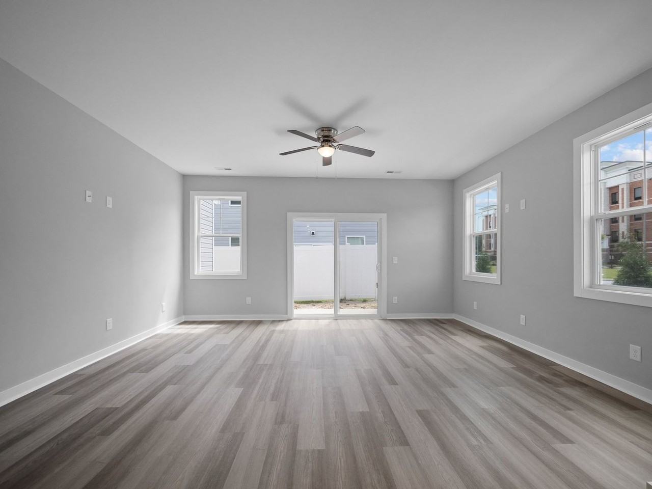 302 Starfish Ln - Photo 7 of 32