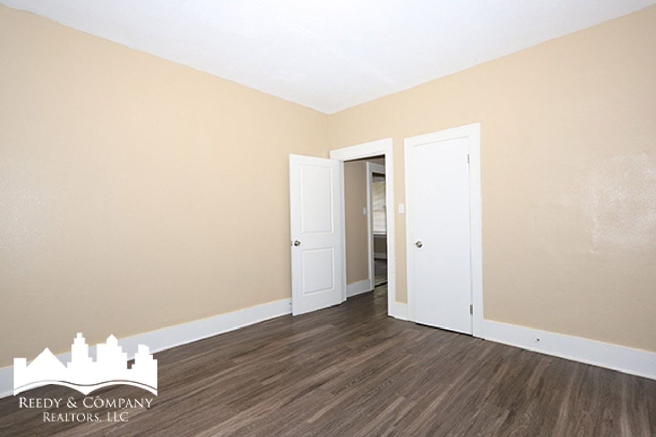 1072 Walk Rd - Photo 3 of 14