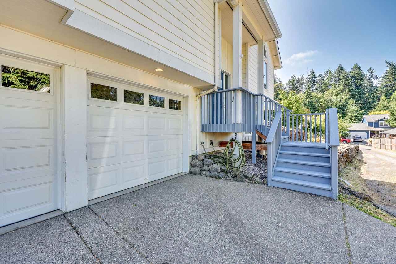 1373 Ne Gilmax Ln - Photo 6 of 31