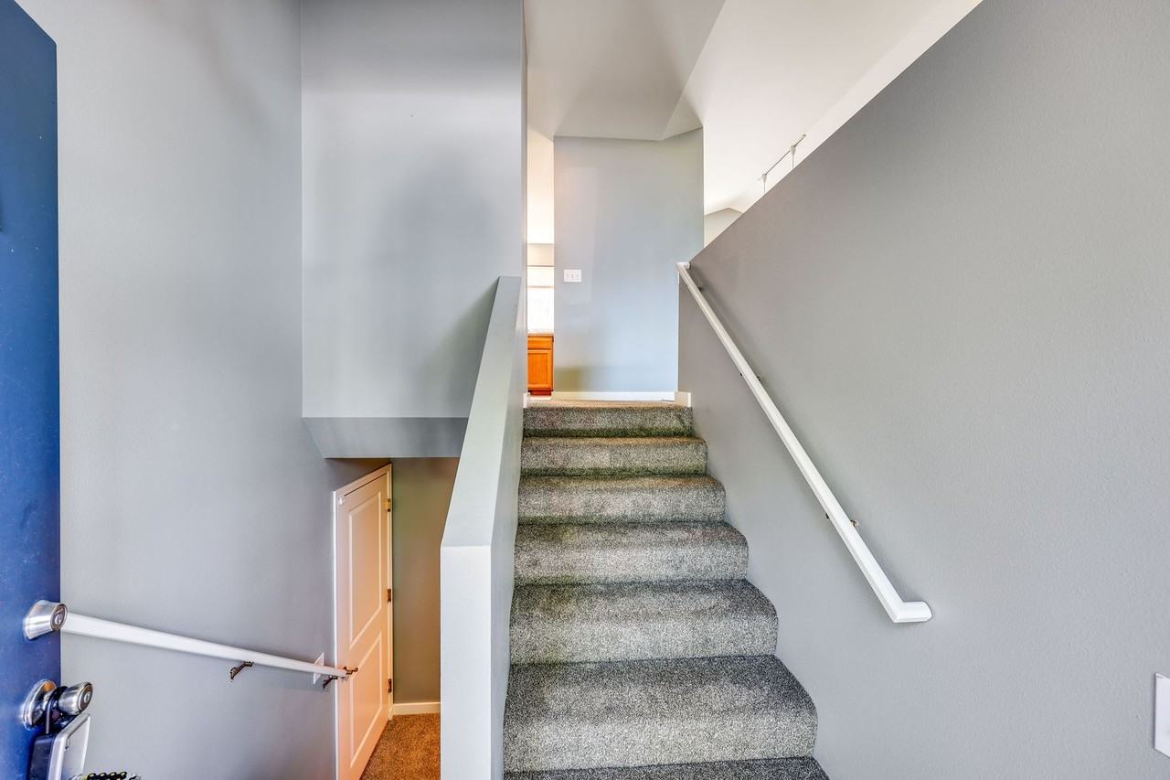 1373 Ne Gilmax Ln - Photo 7 of 31