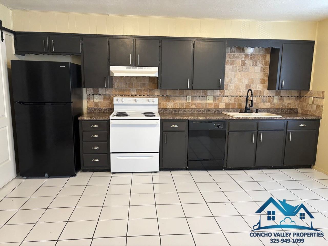 1012 Glenna St - Photo 4 of 15
