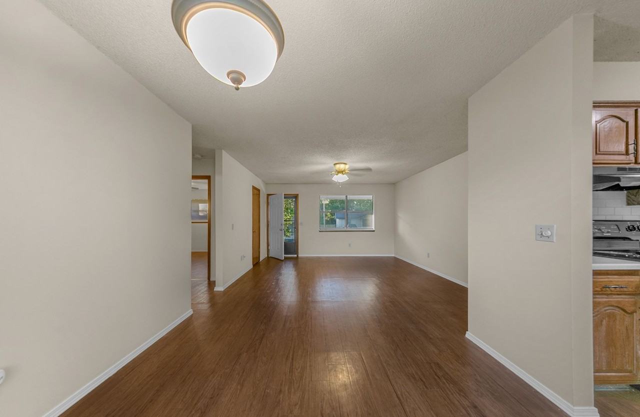 2204 Douglas St - Photo 2 of 19