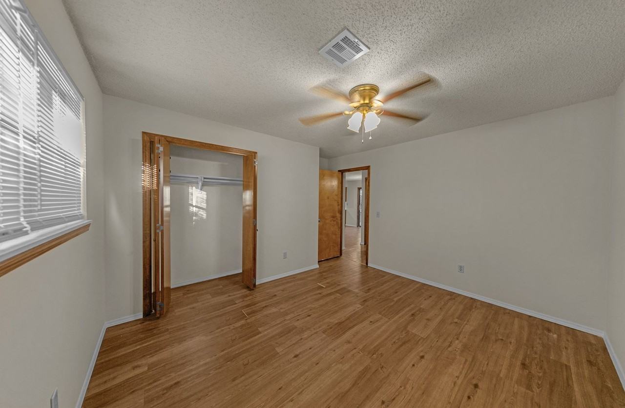2204 Douglas St - Photo 3 of 19