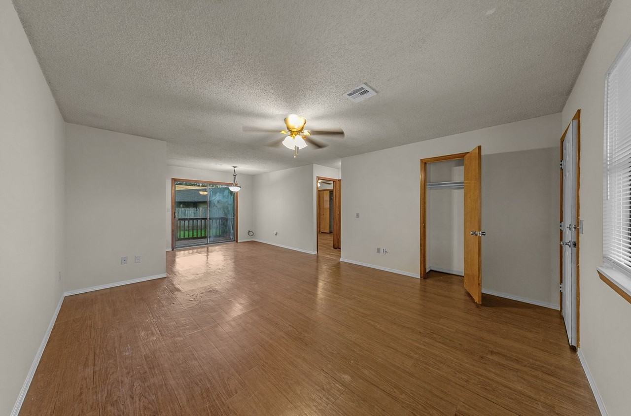 2204 Douglas St - Photo 6 of 19
