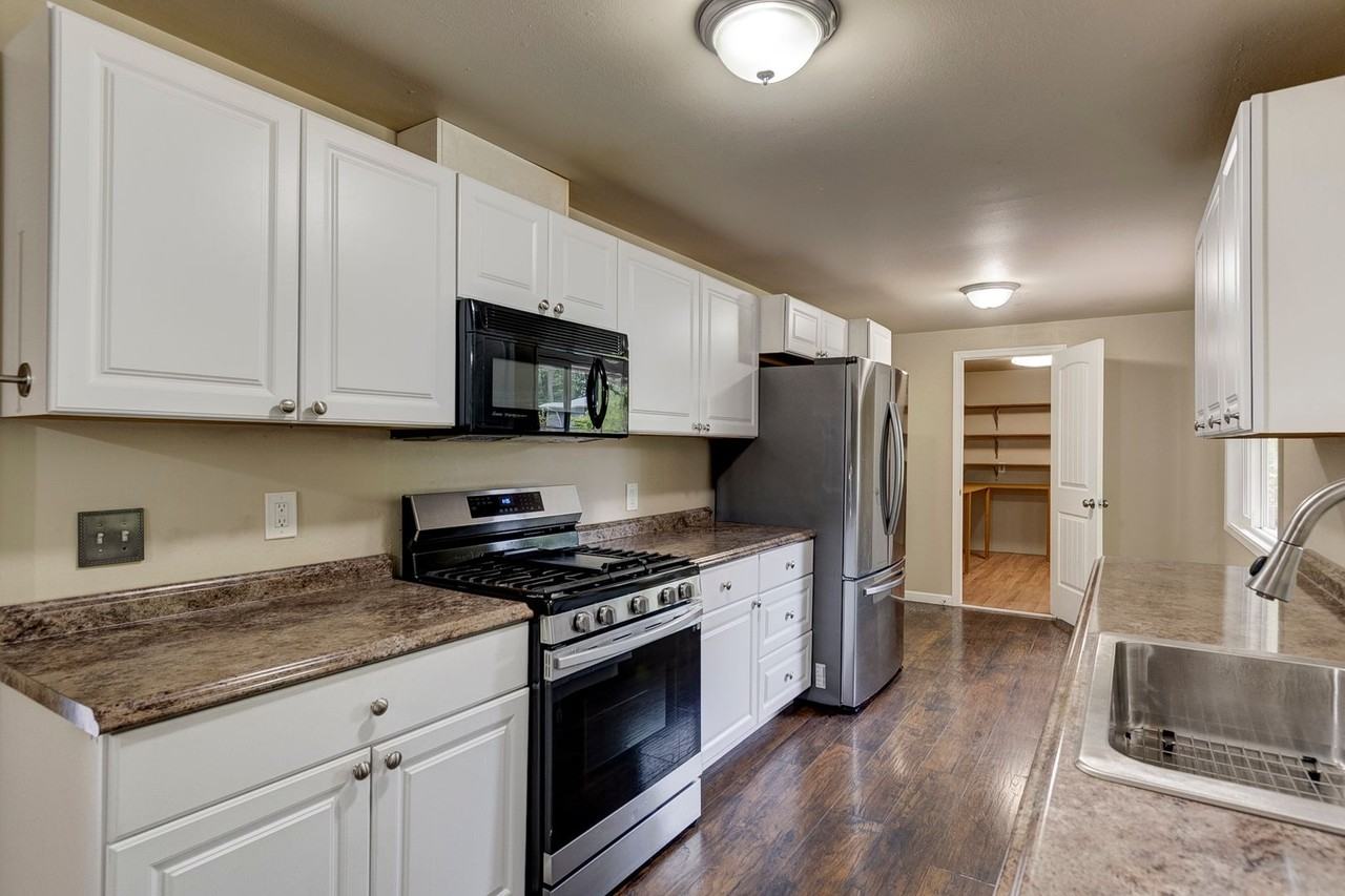 1775 Ne 8th Ave - Photo 2 of 29