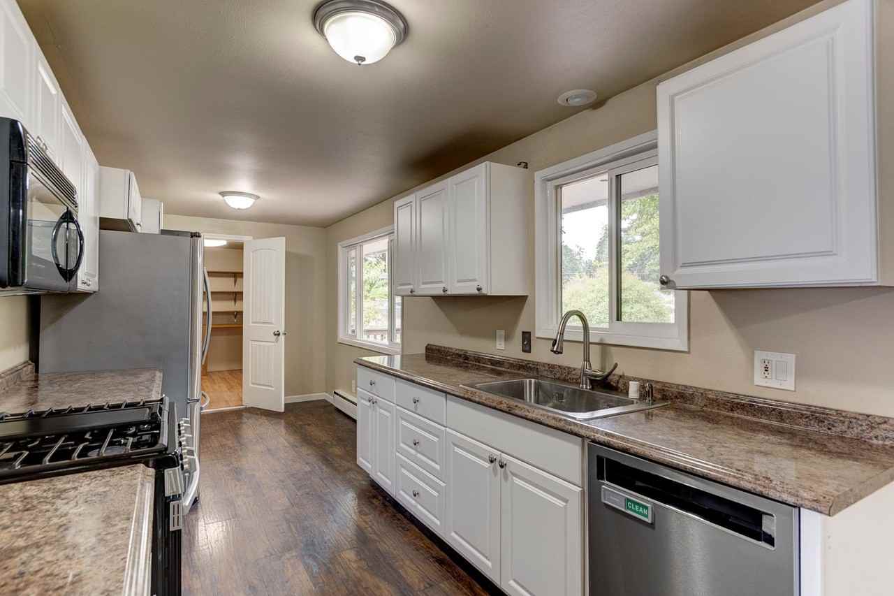 1775 Ne 8th Ave - Photo 3 of 29