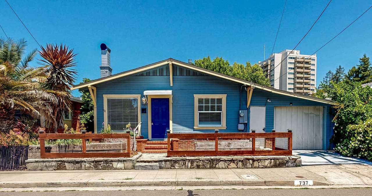 737 Charles St - Photo 2 of 25