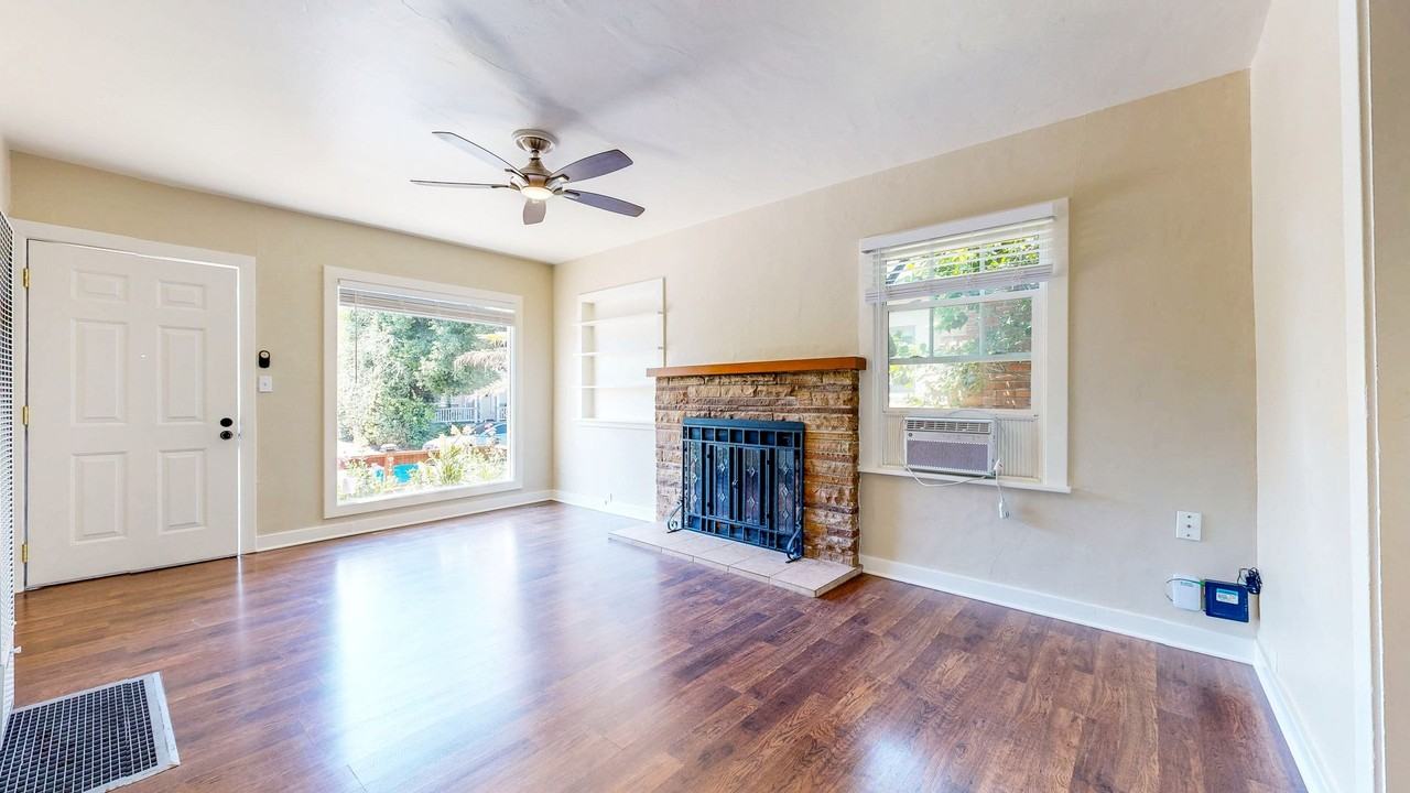 737 Charles St - Photo 5 of 25