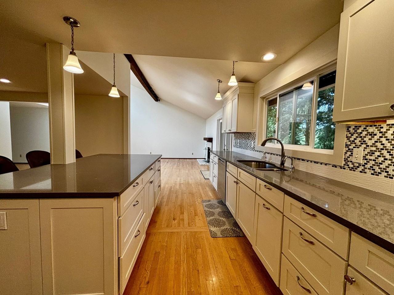 19741 41st Ave Ne - Photo 2 of 36