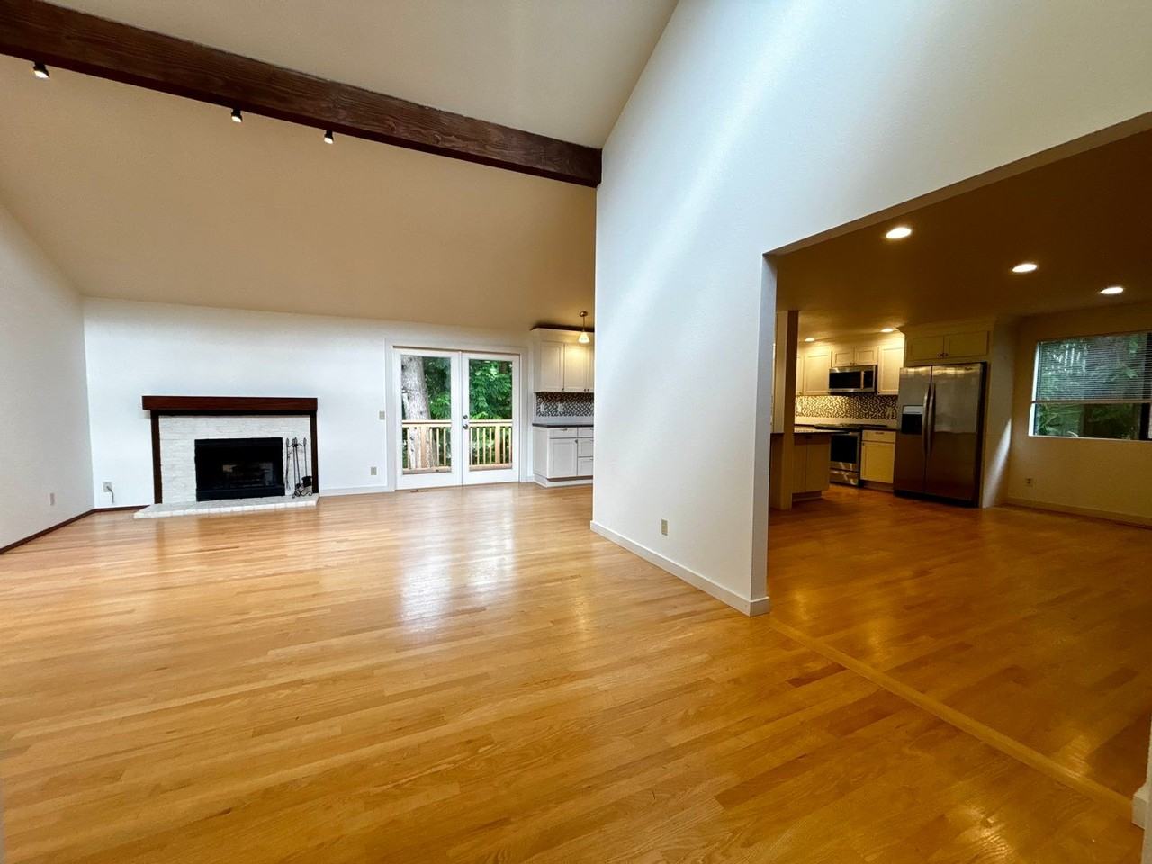 19741 41st Ave Ne - Photo 3 of 36