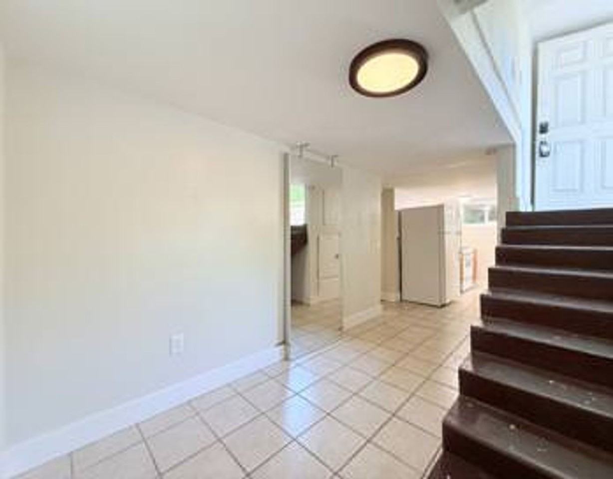 652 E Roosevelt Ave - Photo 4 of 24