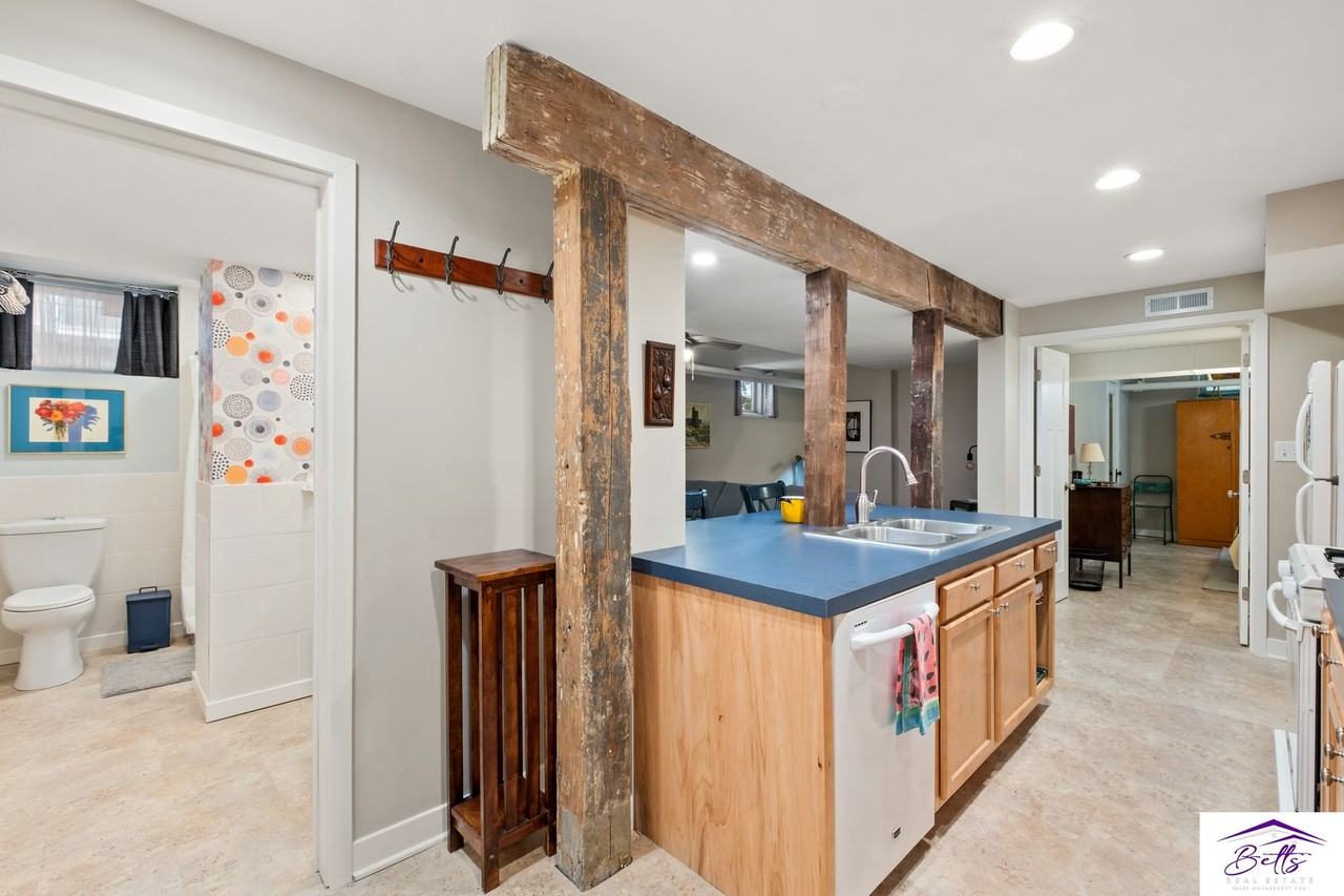 132N33RD - Photo 3 of 36