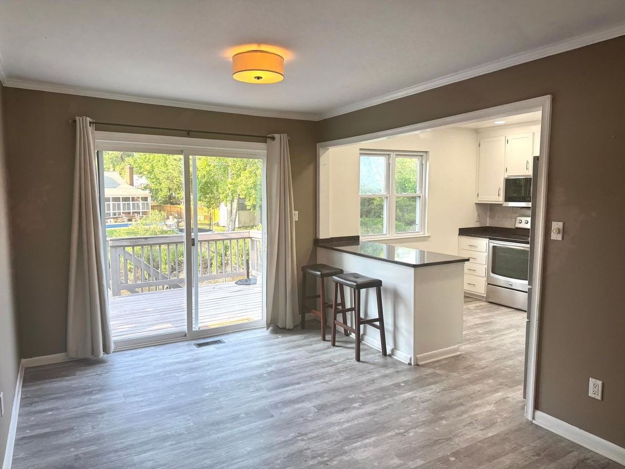 Riversedge Dr - Photo 2 of 14