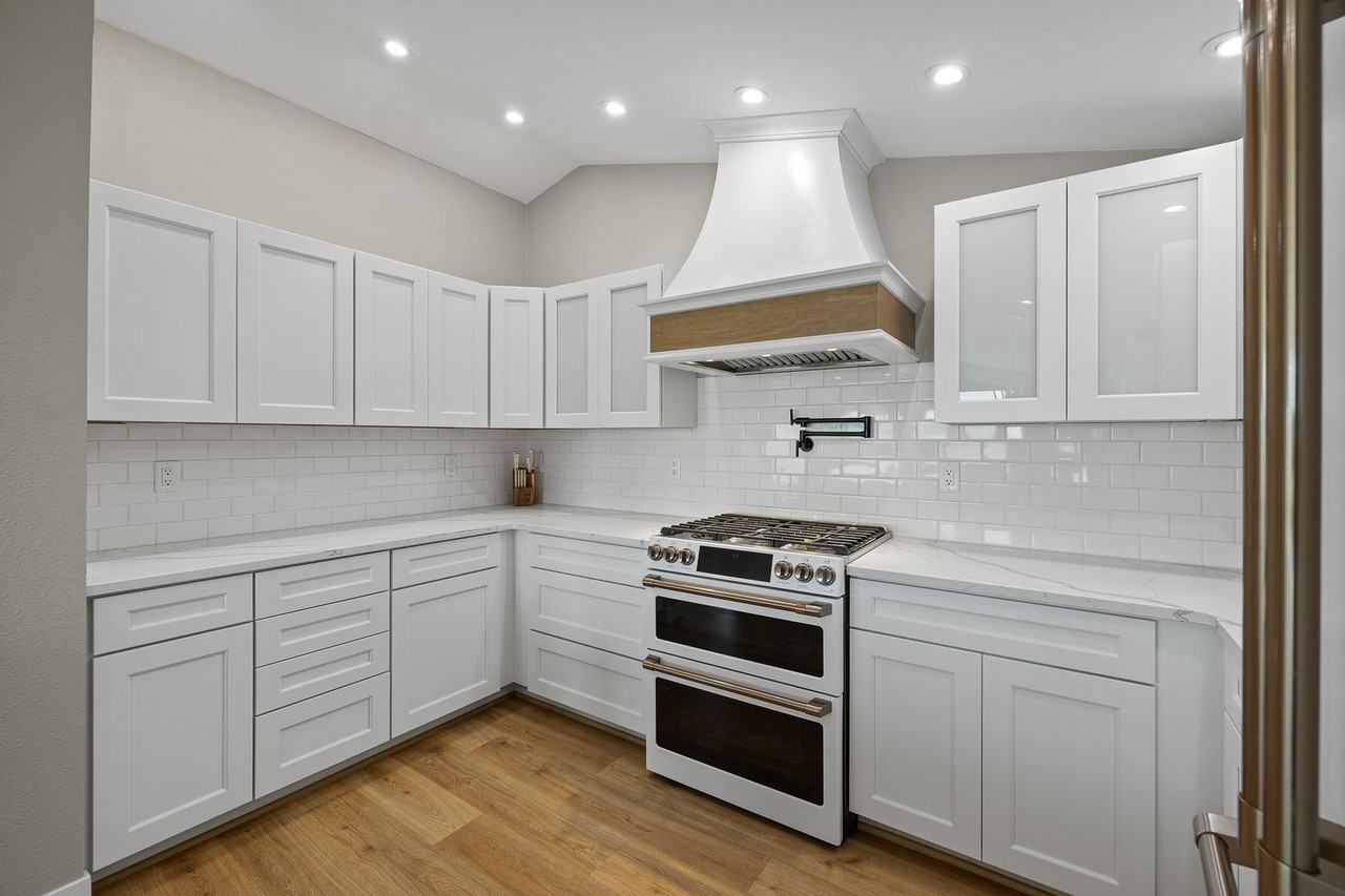 13239 Commodore Rd - Photo 5 of 35