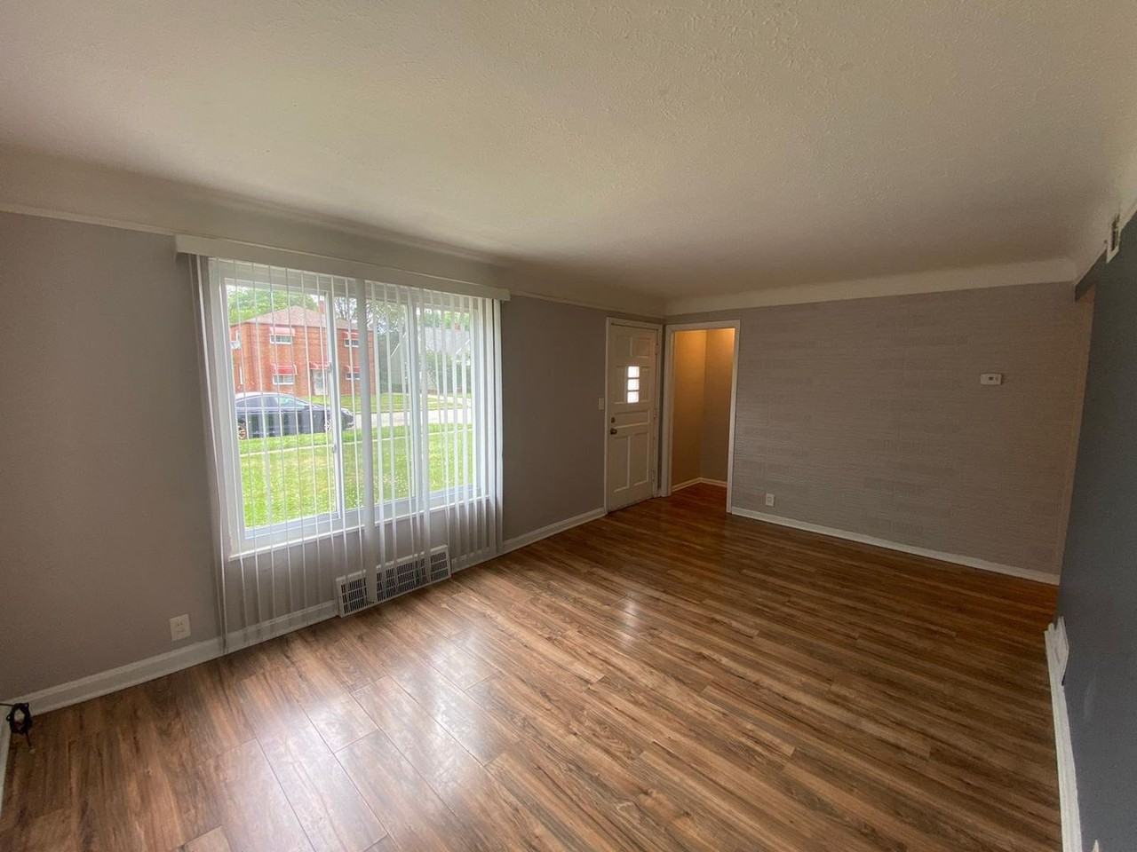 20890 Crystal Avenue - Photo 3 of 16