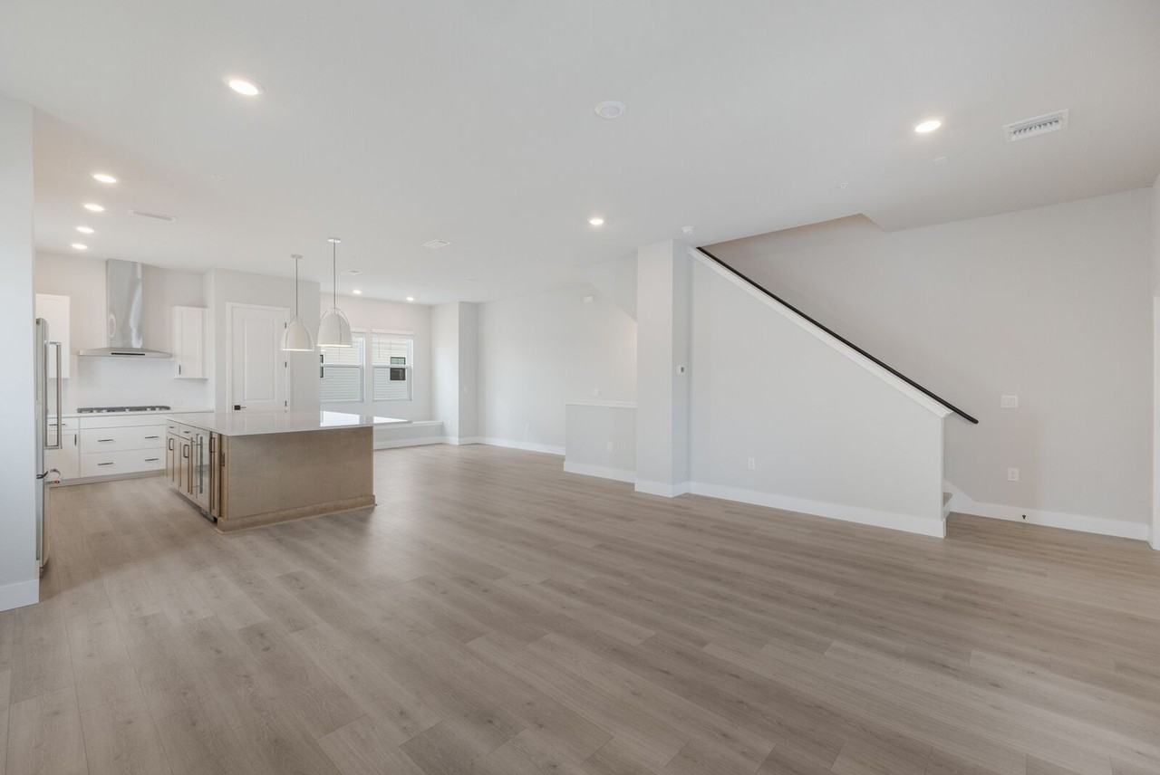 7420 Newham Ln - Photo 4 of 34