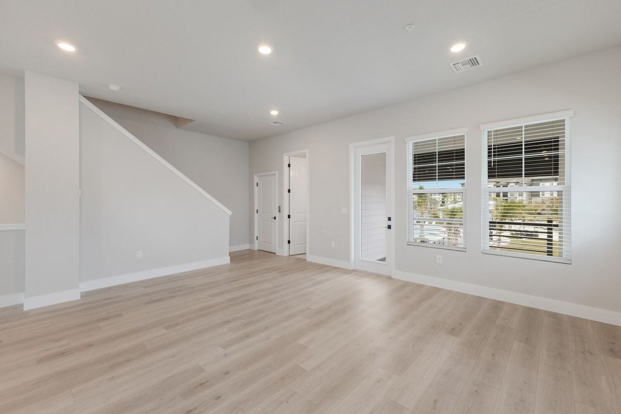 7420 Newham Ln - Photo 5 of 34
