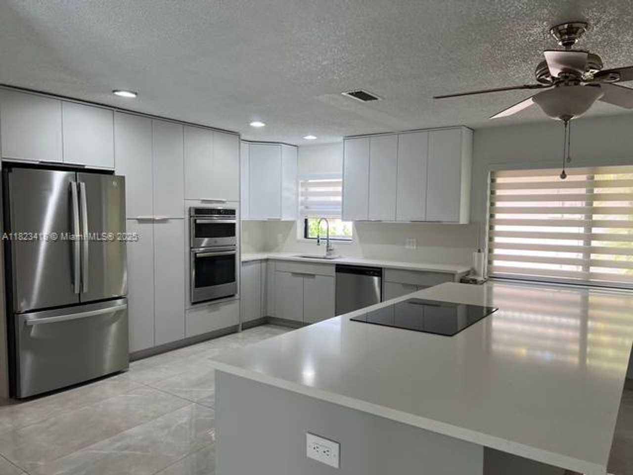 10860 Nw 40th St - Photo 2 of 25