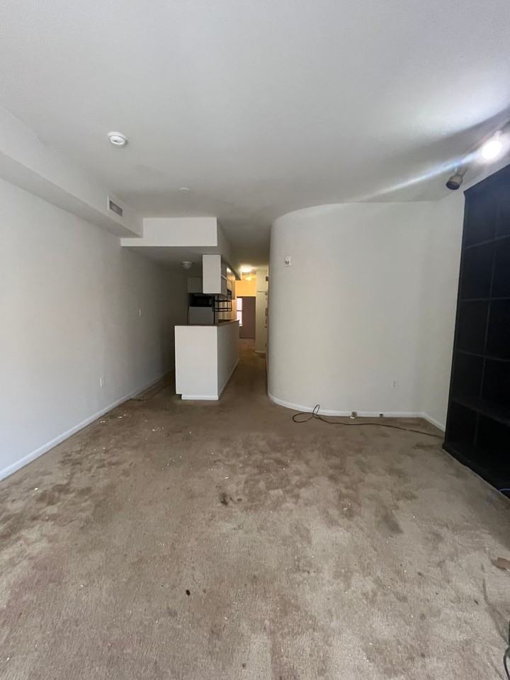 1203 Locust St - Photo 2 of 17