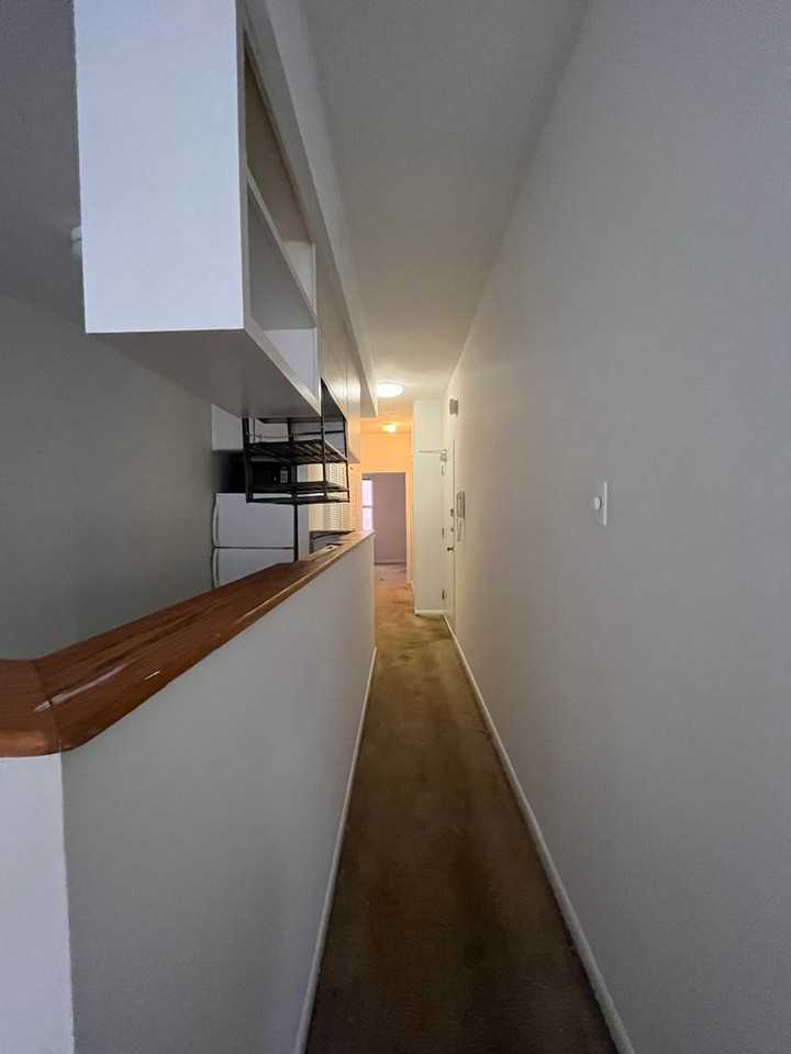 1203 Locust St - Photo 5 of 17